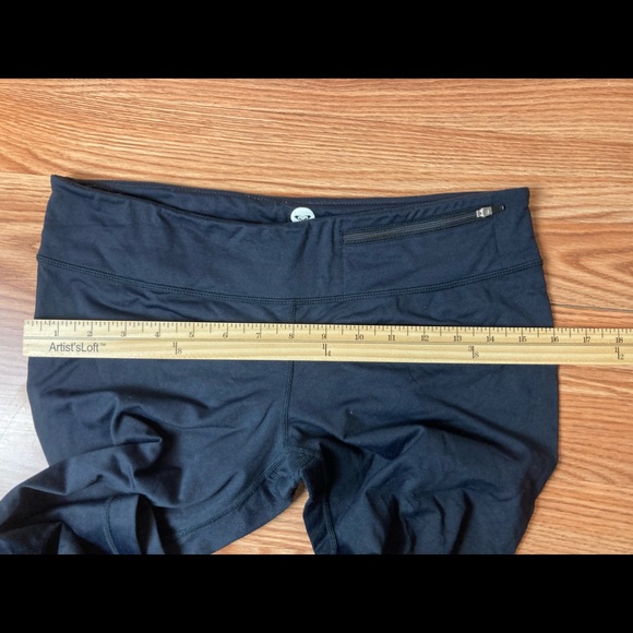 Roxy Capri - Picture 5 of 8